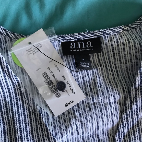 blouse - Picture 2 of 4